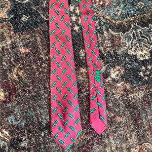 Vintage Hermes Pinkish/Red and Green Leaf Pattern Tie (995 SA)